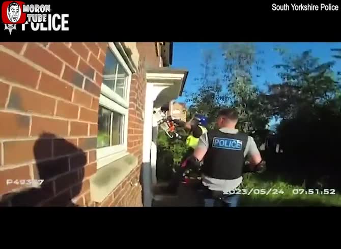 Video :A drug dealer's spectacular escape attempt during a home search